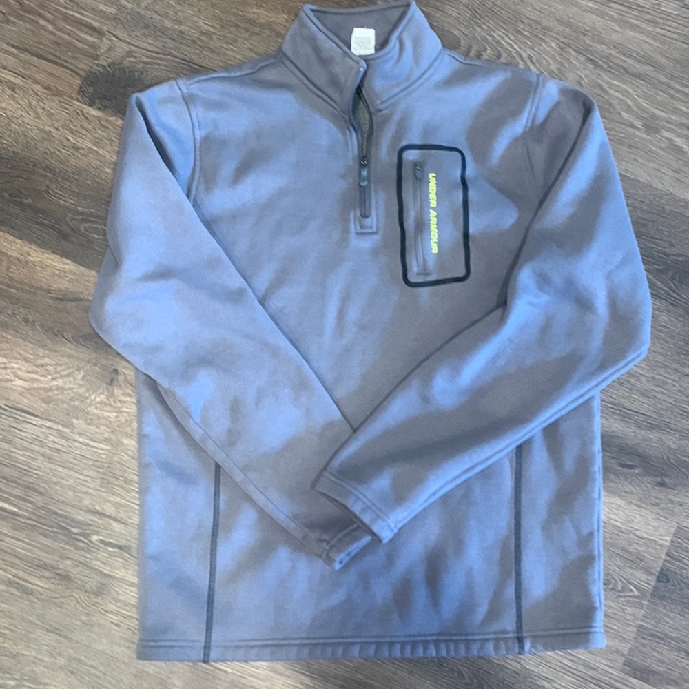 Like new mens size medium under armour pullover